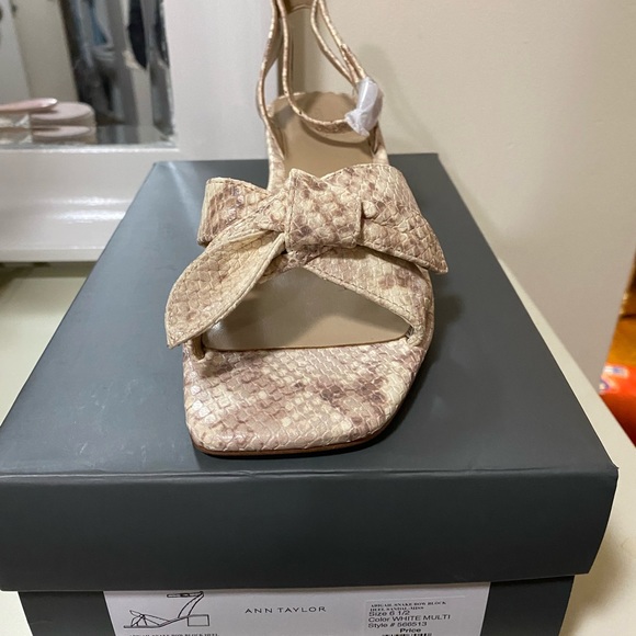 Ann Taylor NIB size 6.5 leather sandals - Picture 2 of 3